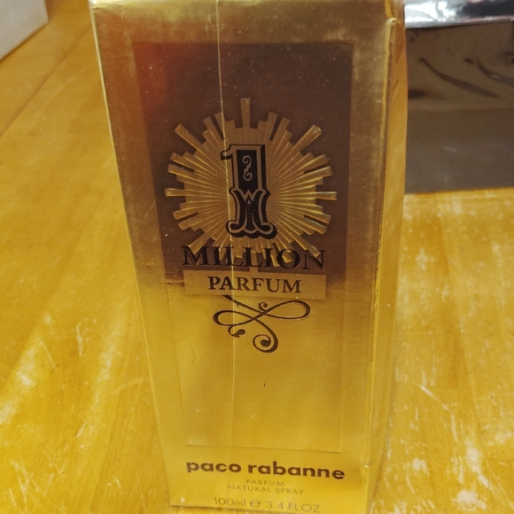 Paco Rabanne 1 Million Parfum in Gold and Black - Picture 4 of 4